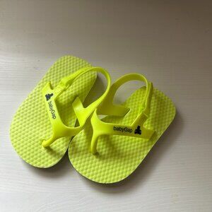 babyGap neon yellow Brannan flip flops 6-12 month
